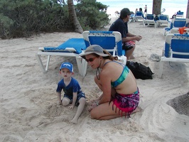 Julie &amp; Nico playing in the sand2