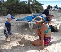 Julie &amp; Nico playing in the sand