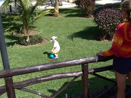 Julie and Nicolas playing ball